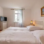 Gustavia Koenigsstuhl *